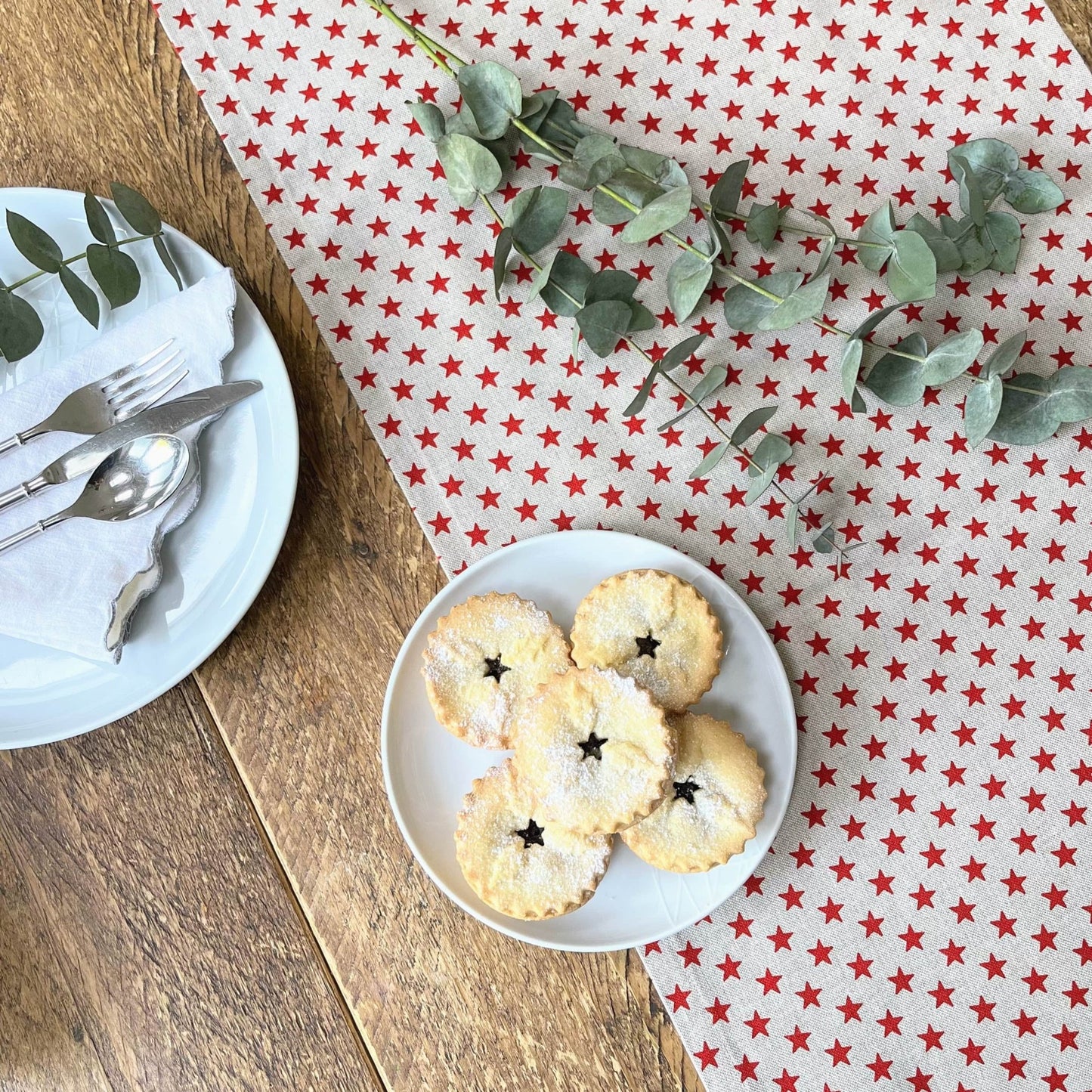 Red Star Table Runner - katywebsterhomeware